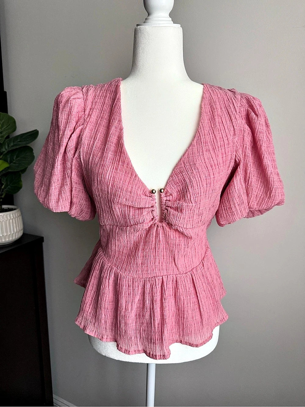 ASTR The Label Mylah Puff Sleeve Peplum Top in Pink, Size Medium, NWT